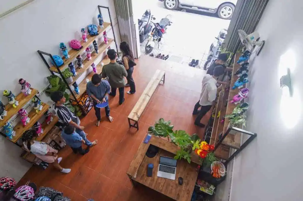 Khách hàng mua sắm tại chuỗi cửa hàng Patin.vn 2