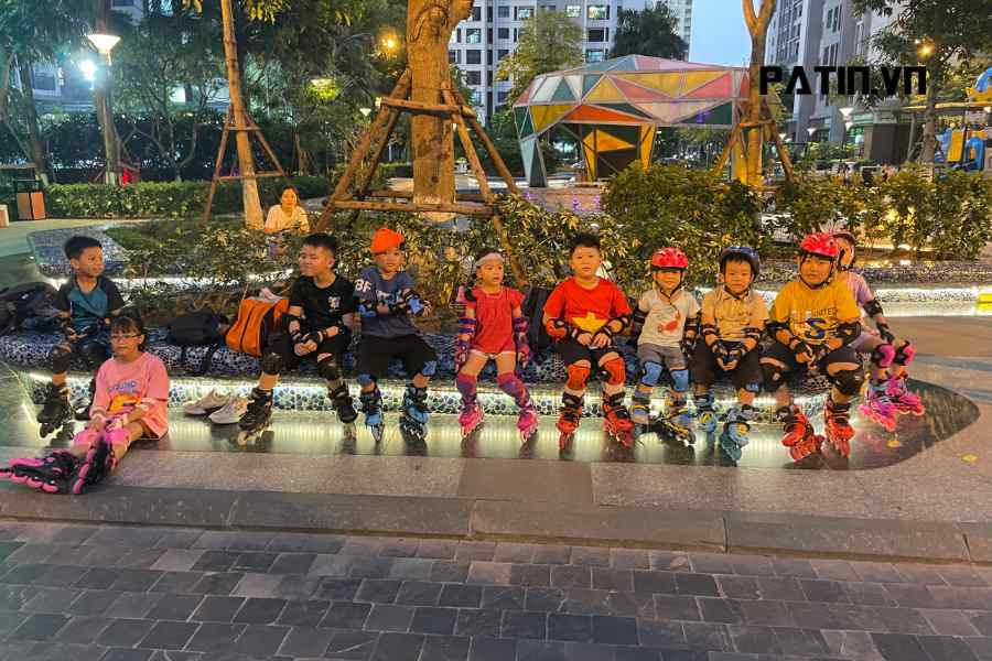 giày patin cho bé 3 tuổi 1