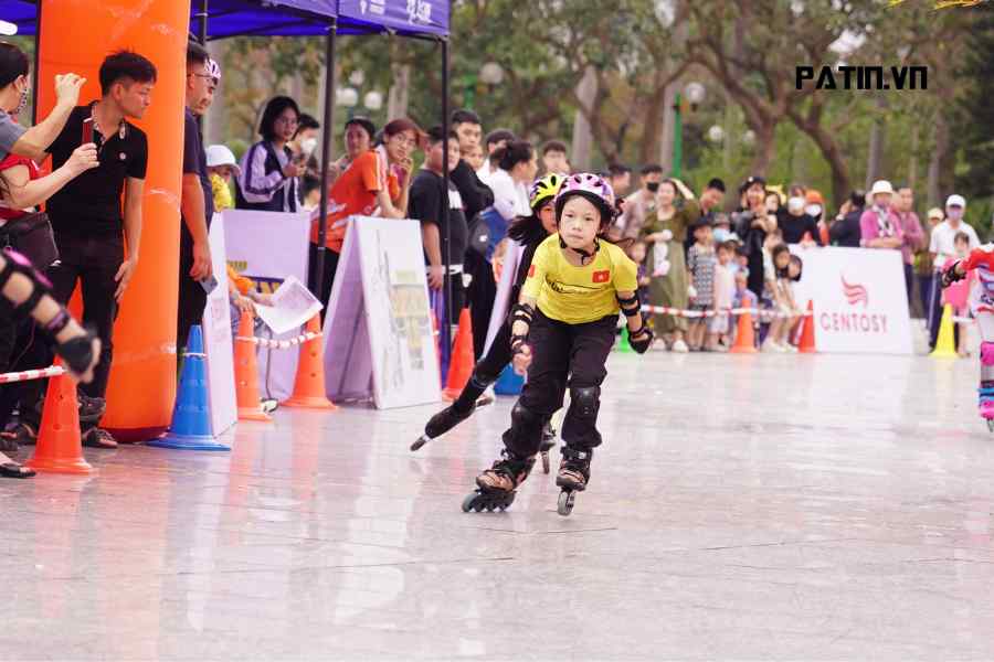 giày patin trẻ em 3 tuổi 5 