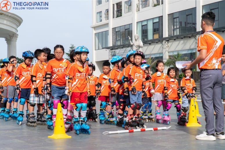 hướng dẫn cách đi giày patin